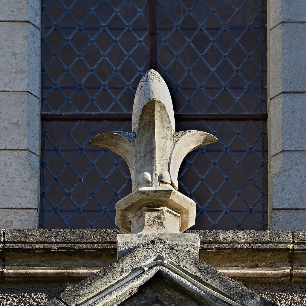 Stone finial (19th century), by Léon Baleyre, fleur-de-lys shaped, pediment of Chapelle Notre-Dame, Chalais, Charente, France.