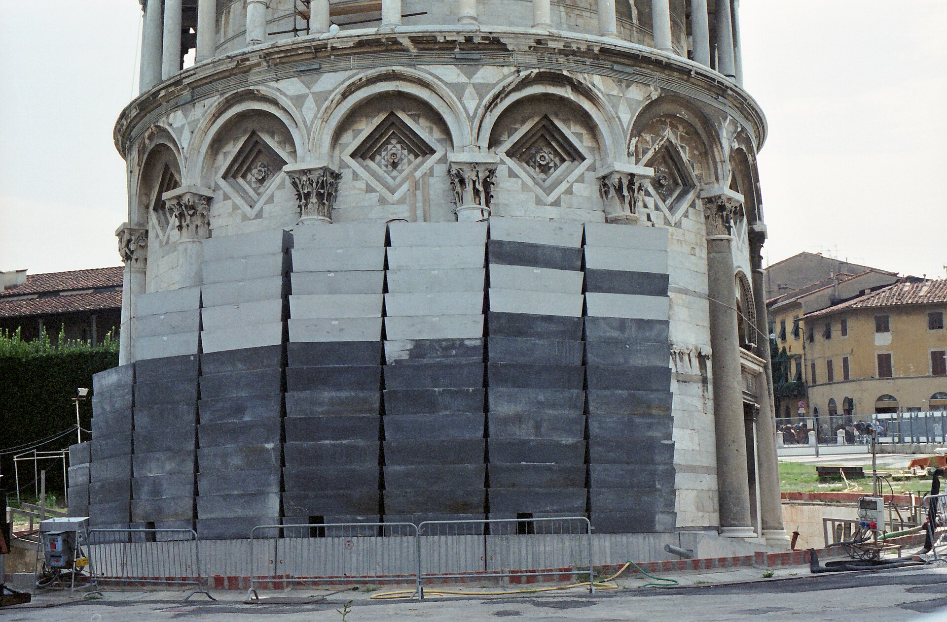 Dense rows of lead counterweights surrounding the north side of the Leaning Tower of Pisa in 1998.