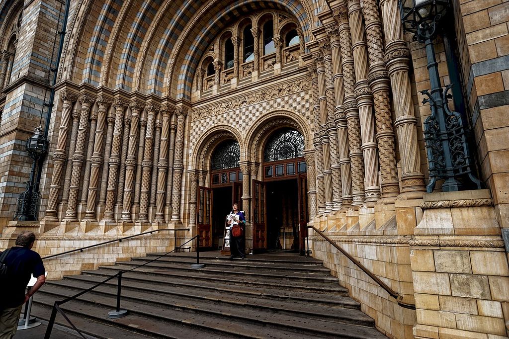 Deep round-arched doorways and bands of decorated terracotta frame a museum entrance.
