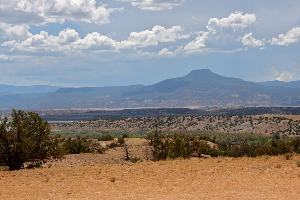 Photograph of Cerro Pedernal in New Mexico.