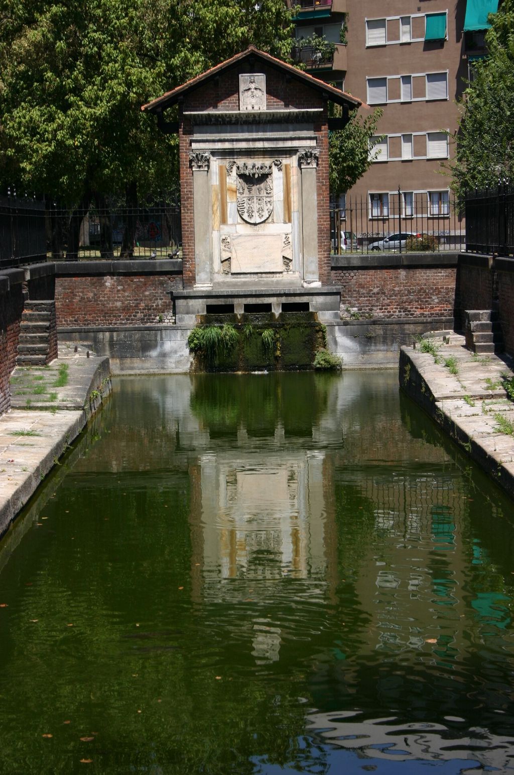 Détail de l’écluse Conca di Viarenna à Milan.