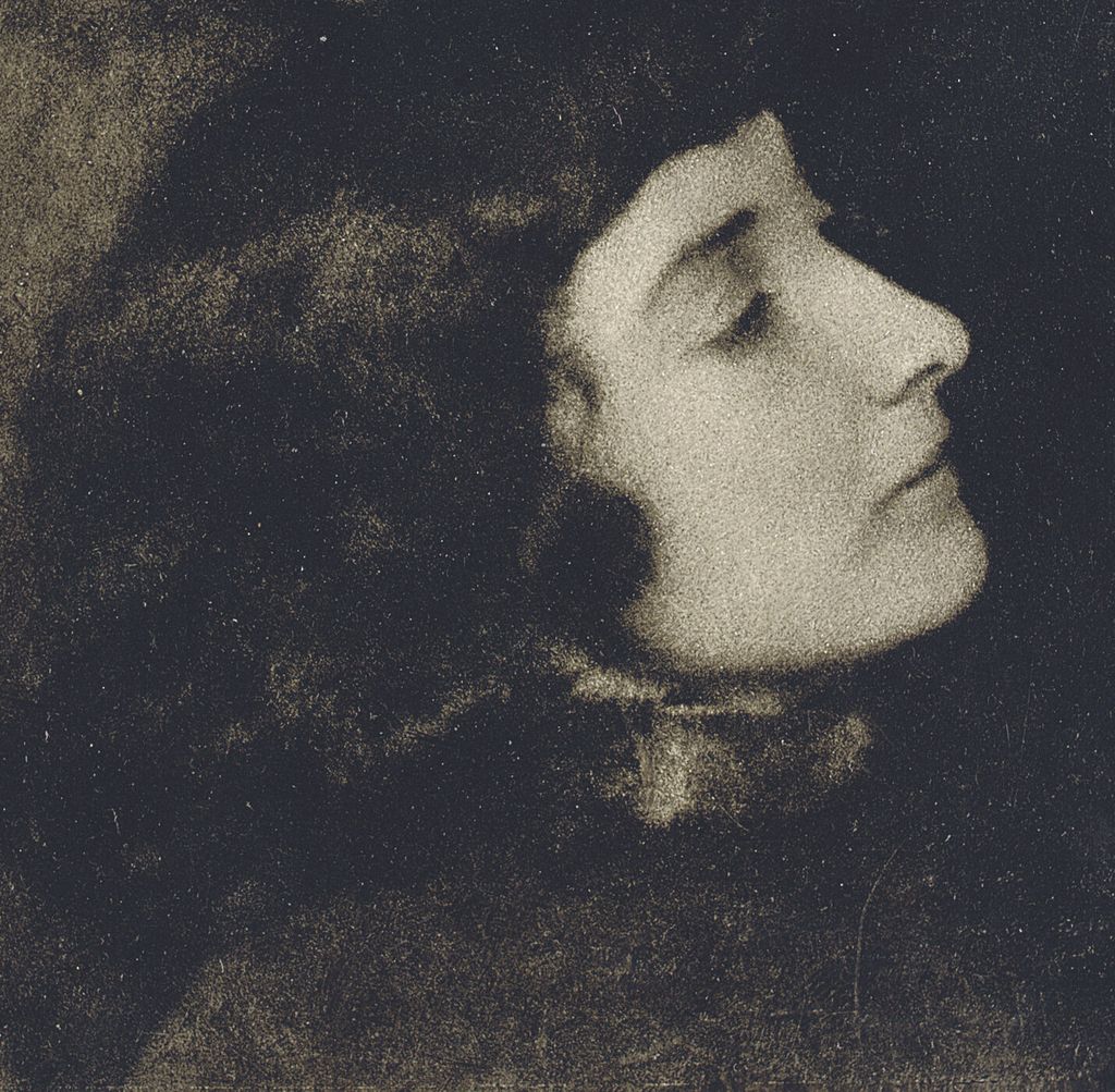 Historic portrait: Bella Chagall in a 1923 portrait by Hugo Erfurth.
